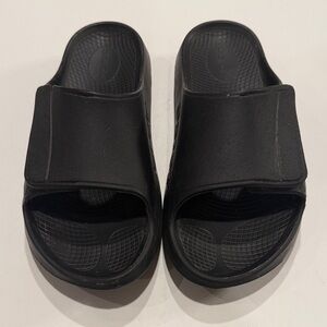 OOFOS Black Men's Sandals